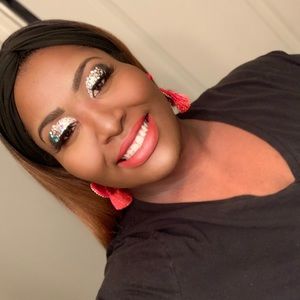 Meet your Posher, Adria